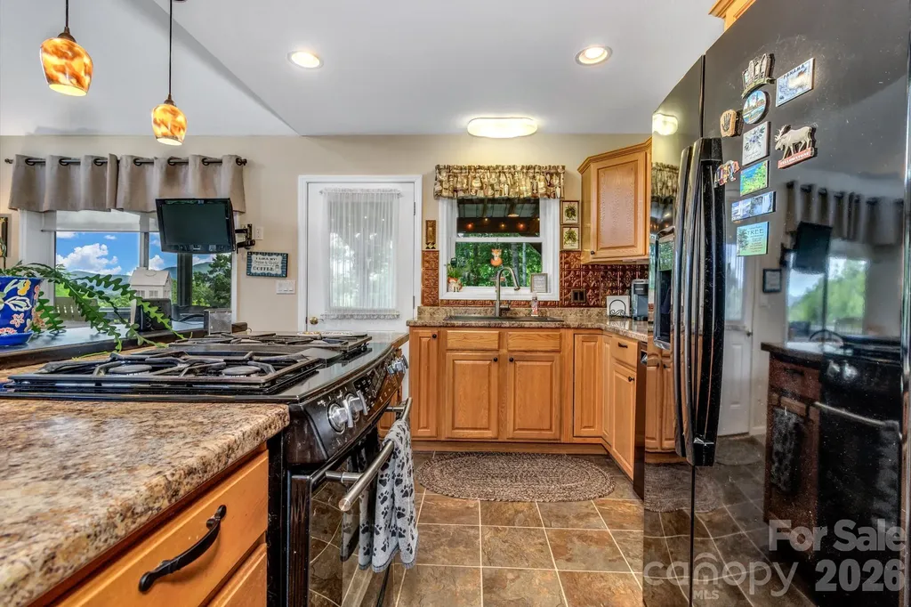 305 Majestic Mountain Drive Burnsville NC 28714