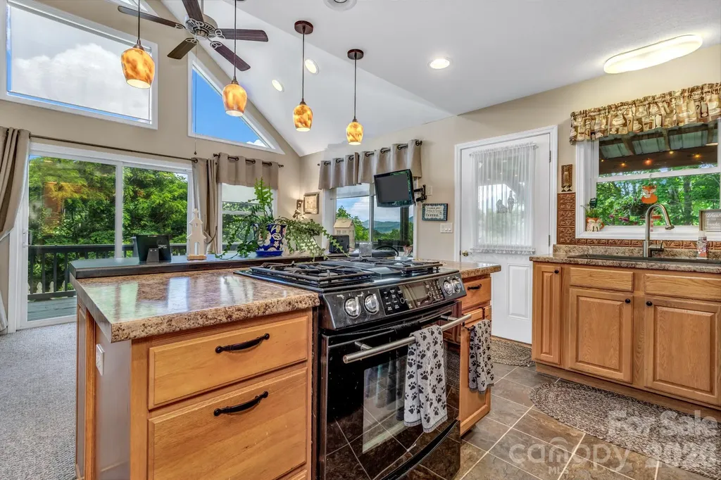 305 Majestic Mountain Drive Burnsville NC 28714
