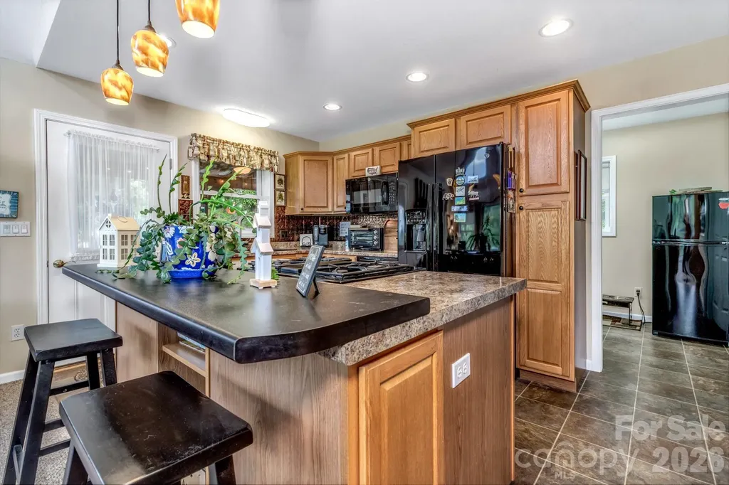 305 Majestic Mountain Drive Burnsville NC 28714