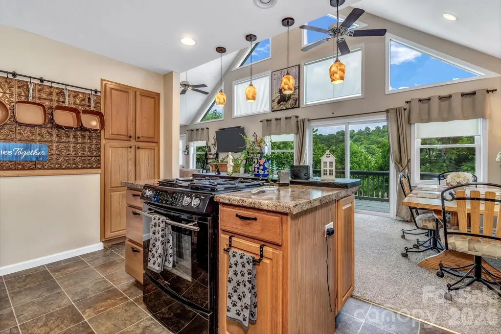 305 Majestic Mountain Drive Burnsville NC 28714