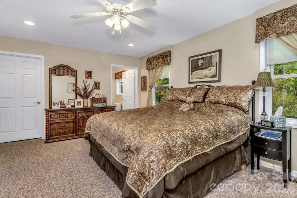 305 Majestic Mountain Drive Burnsville NC 28714