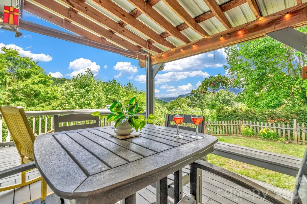 305 Majestic Mountain Drive Burnsville NC 28714