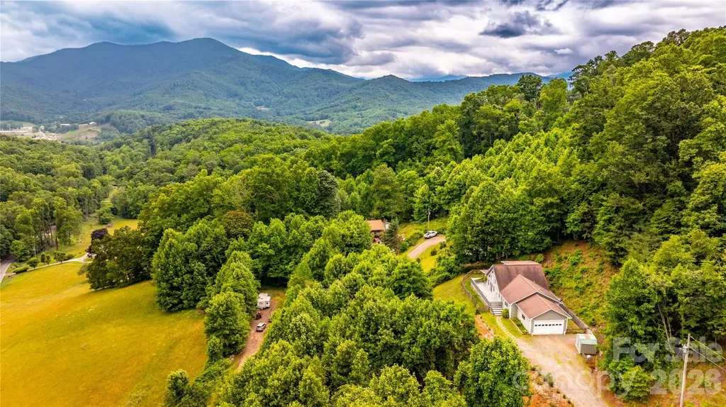 305 Majestic Mountain Drive Burnsville NC 28714