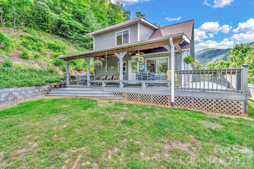 305 Majestic Mountain Drive Burnsville NC 28714