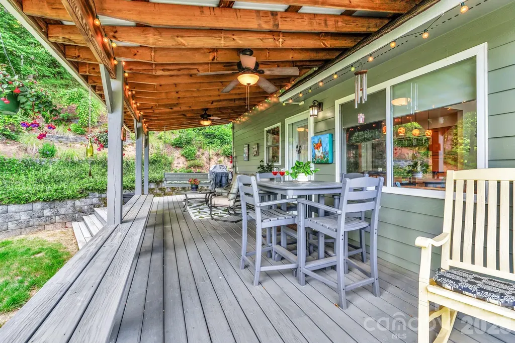 305 Majestic Mountain Drive Burnsville NC 28714