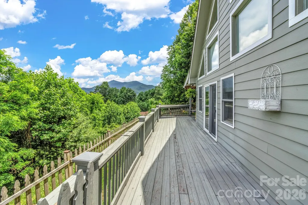 305 Majestic Mountain Drive Burnsville NC 28714