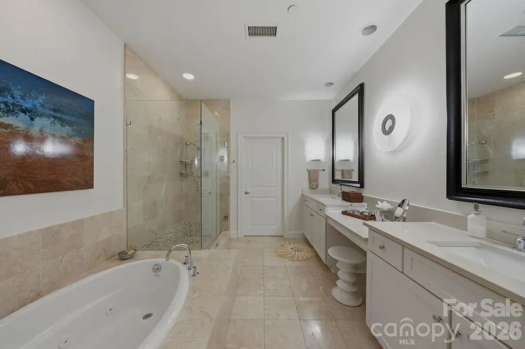 435 S Tryon Street Charlotte NC 28202