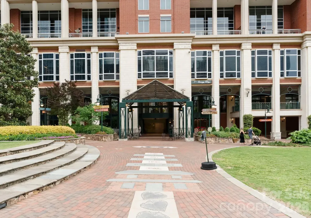 435 S Tryon Street Charlotte NC 28202