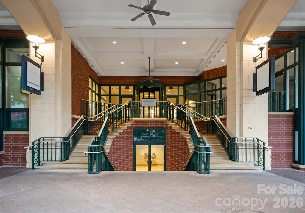 435 S Tryon Street Charlotte NC 28202
