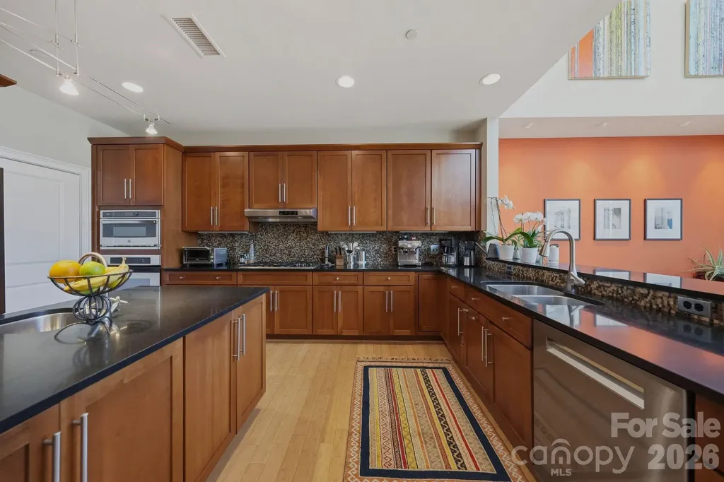 435 S Tryon Street Charlotte NC 28202