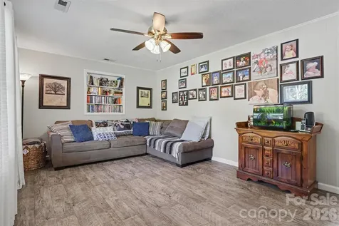 4744 Hickory Grove Road Mount Holly NC 28120