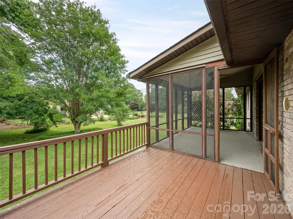 2 Bannerwood Drive Horse Shoe NC 28742