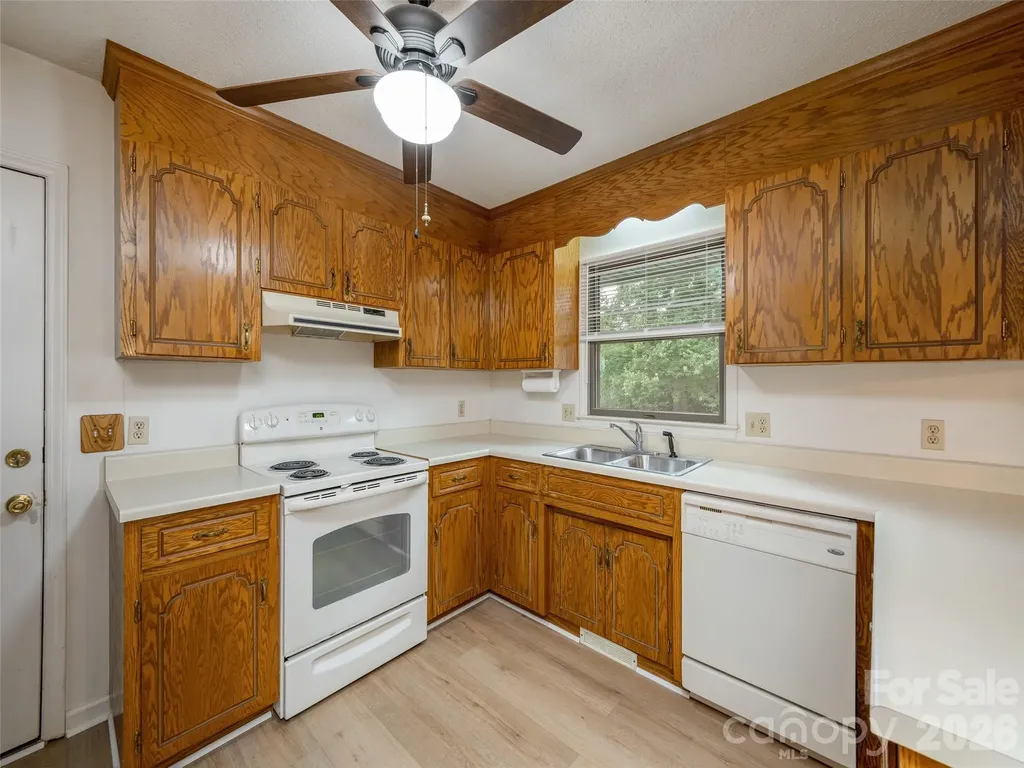 2 Bannerwood Drive Horse Shoe NC 28742