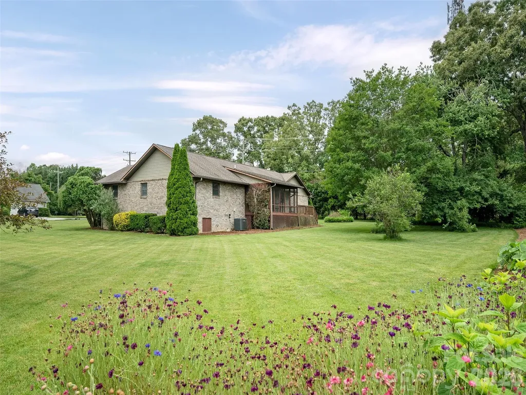 2 Bannerwood Drive Horse Shoe NC 28742