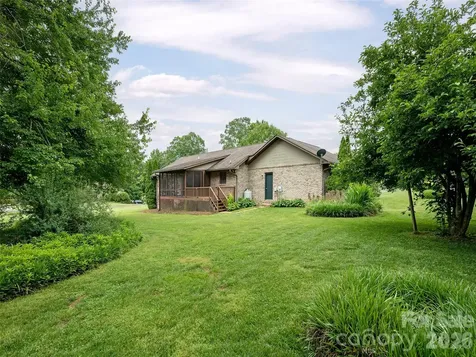 2 Bannerwood Drive Horse Shoe NC 28742
