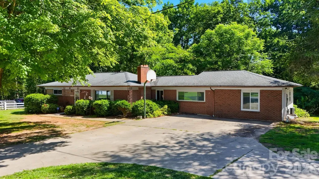 2089 Connelly Springs Road Lenoir NC 28645