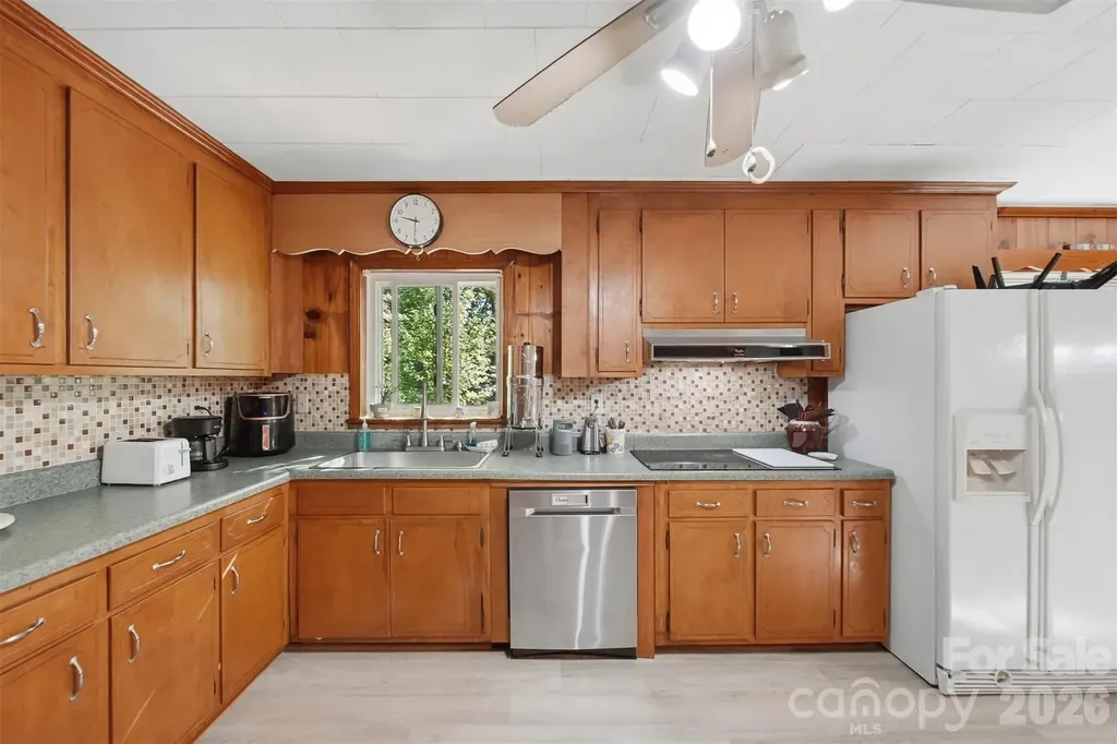 2089 Connelly Springs Road Lenoir NC 28645