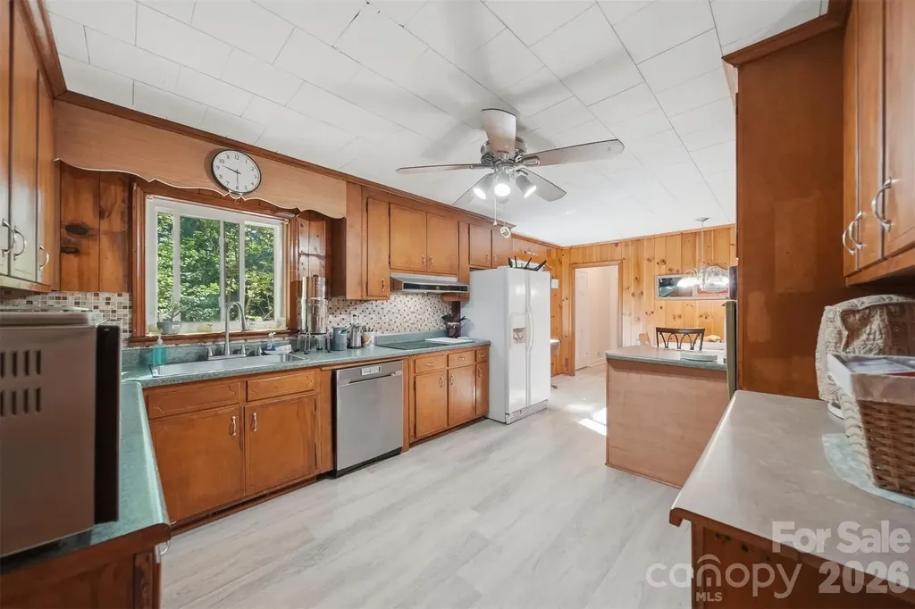 2089 Connelly Springs Road Lenoir NC 28645