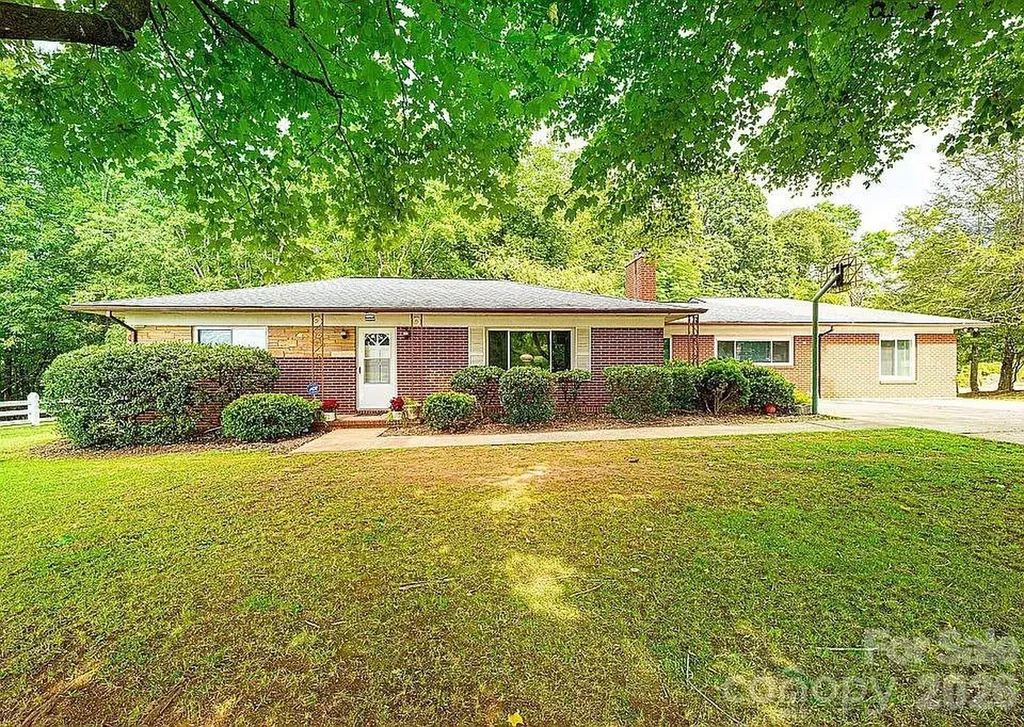 2089 Connelly Springs Road Lenoir NC 28645