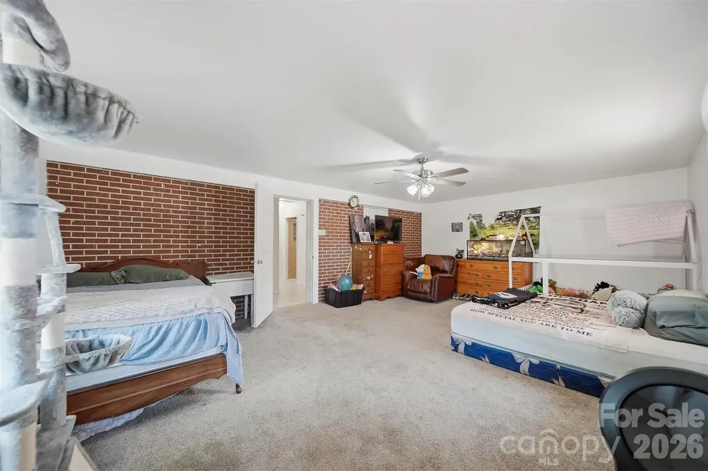 2089 Connelly Springs Road Lenoir NC 28645