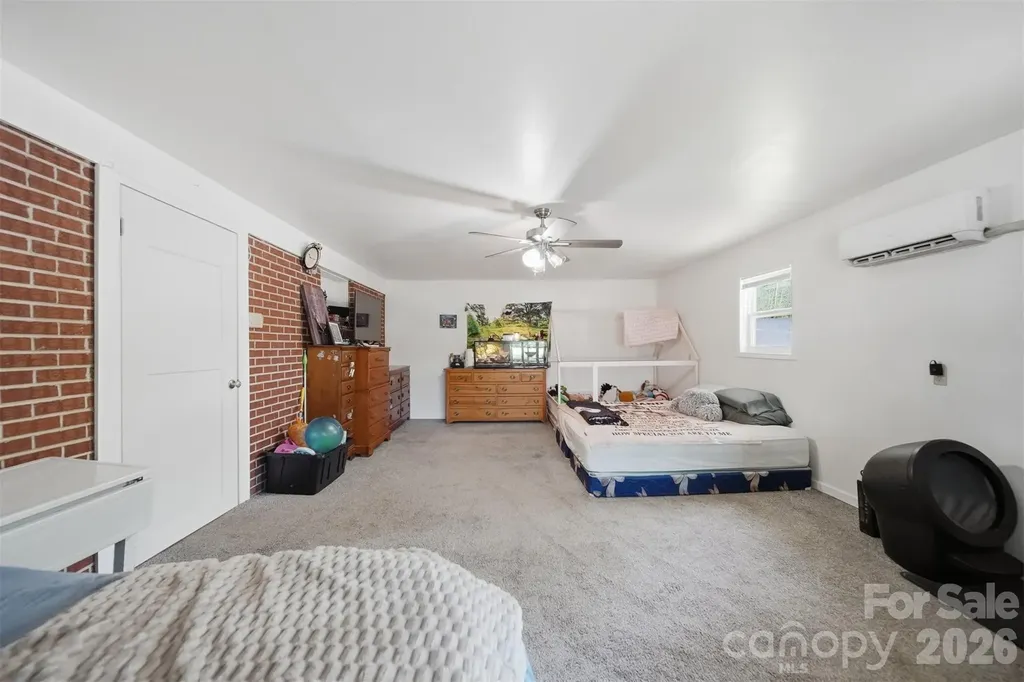 2089 Connelly Springs Road Lenoir NC 28645