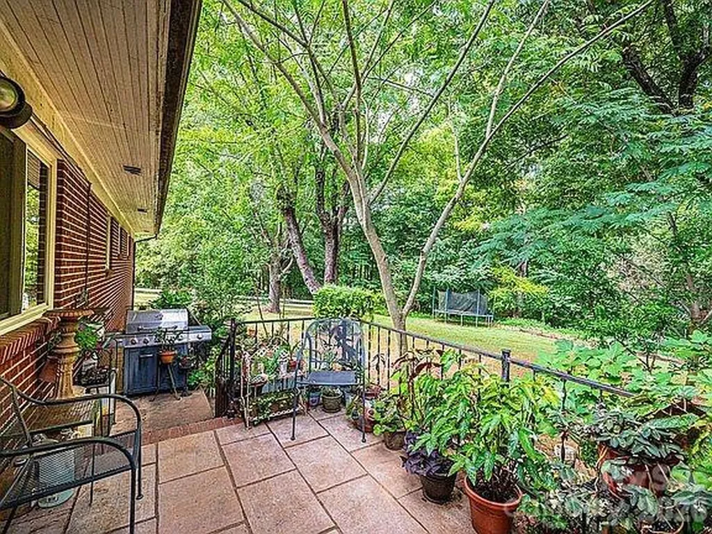 2089 Connelly Springs Road Lenoir NC 28645