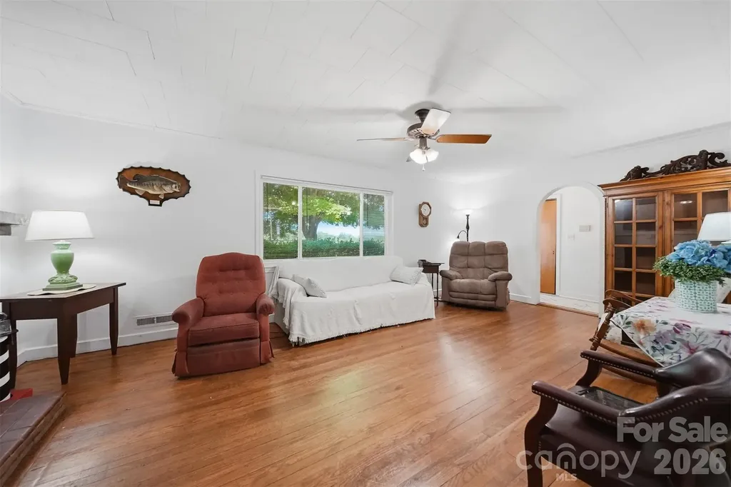 2089 Connelly Springs Road Lenoir NC 28645