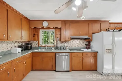 2089 Connelly Springs Road Lenoir NC 28645