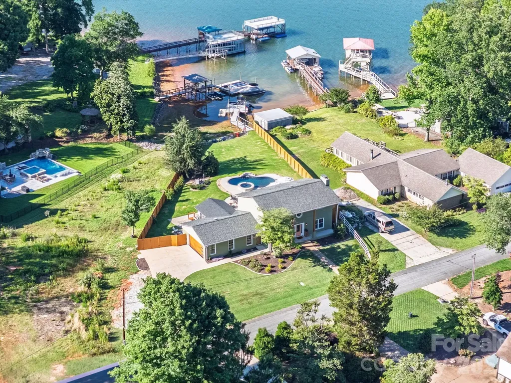 8005 Island View Court Denver NC 28037