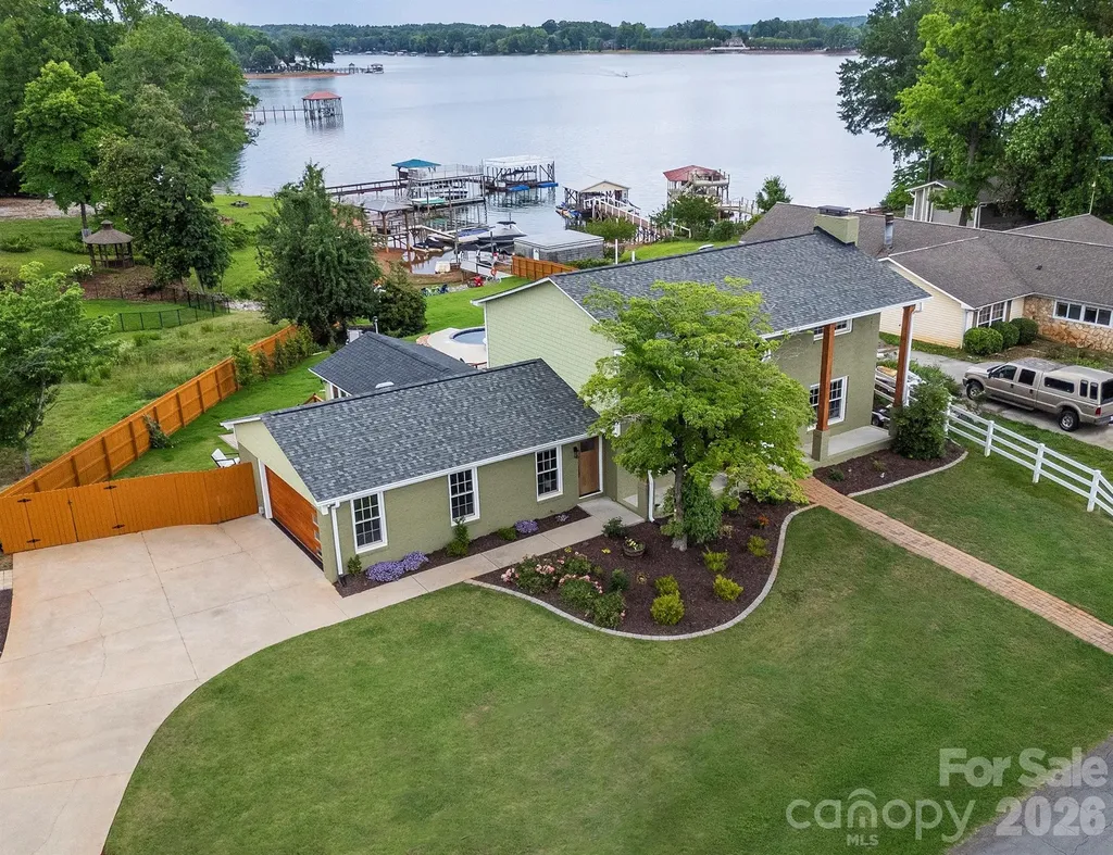 8005 Island View Court Denver NC 28037