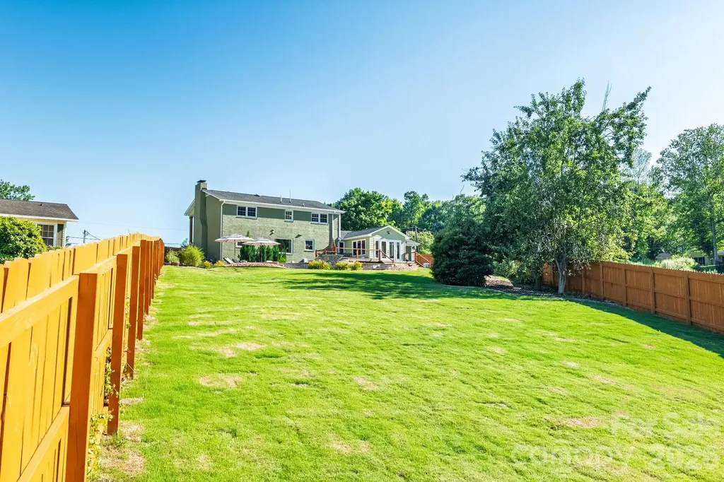 8005 Island View Court Denver NC 28037