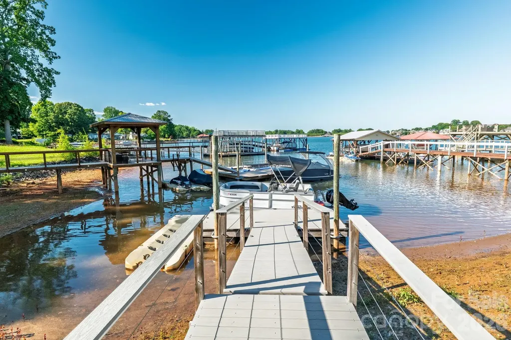 8005 Island View Court Denver NC 28037