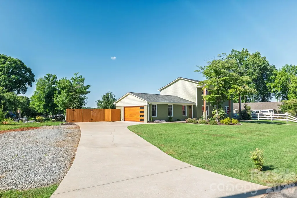 8005 Island View Court Denver NC 28037