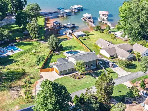 8005 Island View Court Denver NC 28037