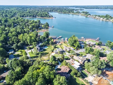 8005 Island View Court Denver NC 28037