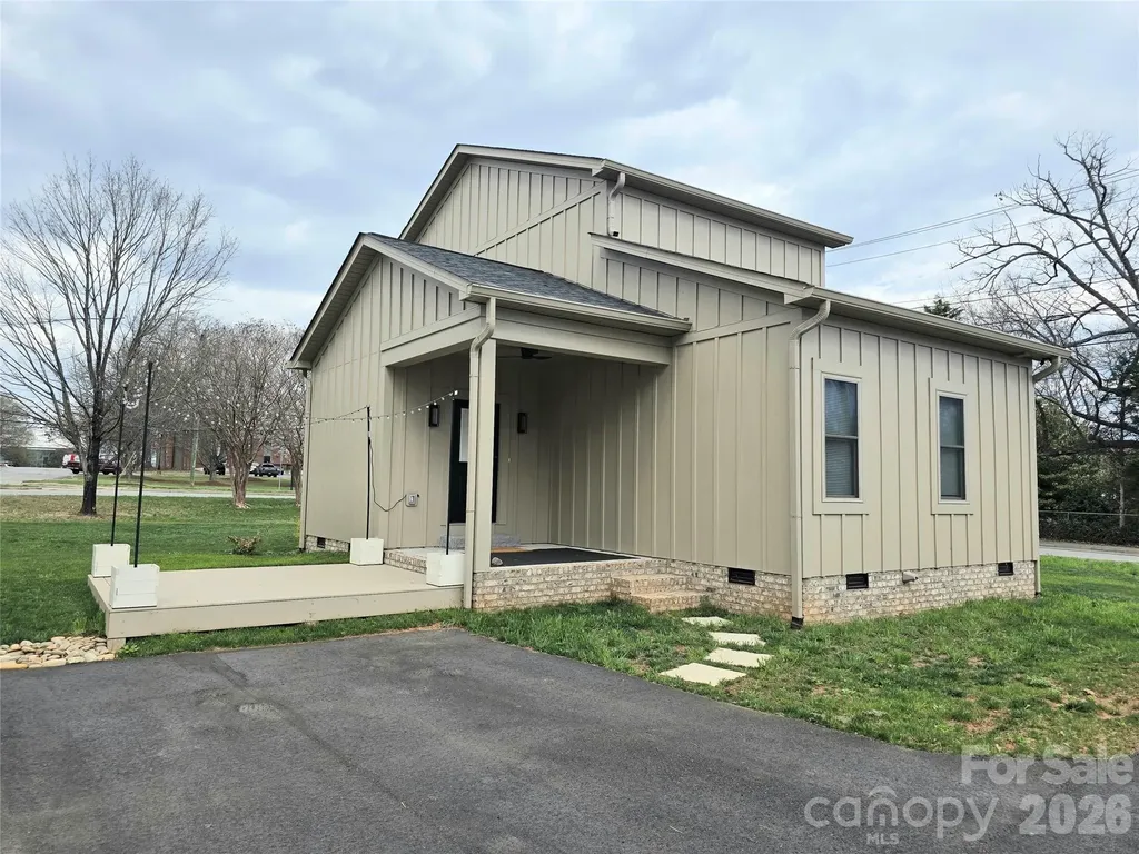 774 8th Street NE Hickory NC 28601
