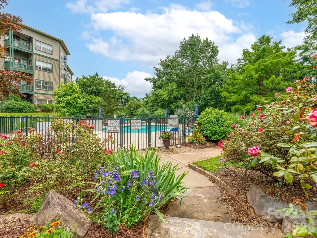 9 Kenilworth Knoll Asheville NC 28805