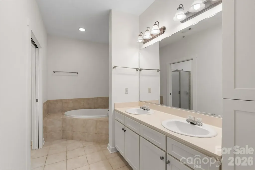 9 Kenilworth Knoll Asheville NC 28805