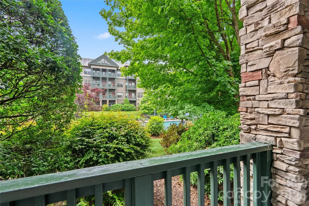 9 Kenilworth Knoll Asheville NC 28805