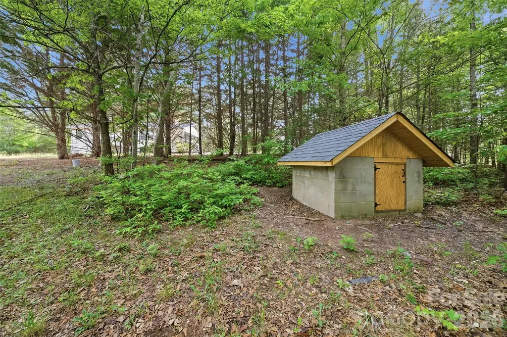1335 Little Mountain Road Columbus NC 28722