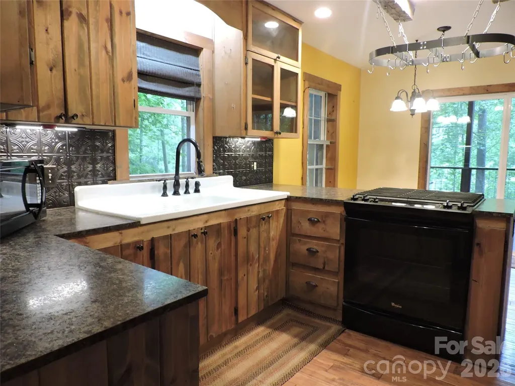 963 Melton Branch Road Bakersville NC 28705