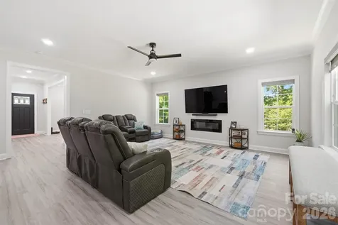 413 Lakewood Drive Lexington NC 27292