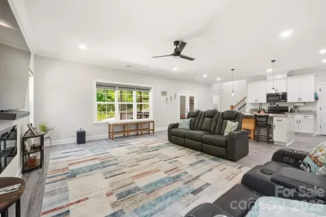 413 Lakewood Drive Lexington NC 27292