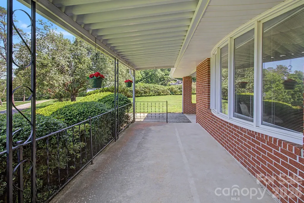 788 Alexander Road Alexander NC 28701