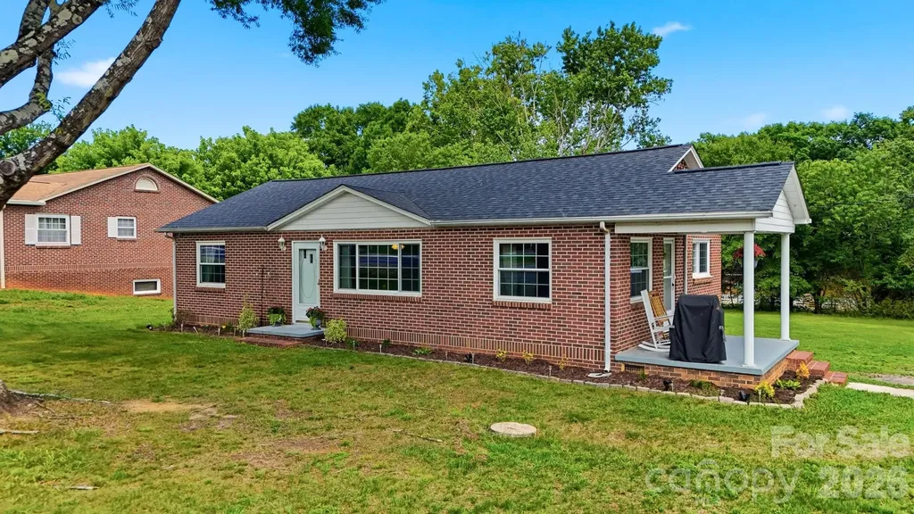 3526 16th Street NE Hickory NC 28601