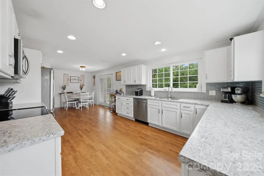 3526 16th Street NE Hickory NC 28601