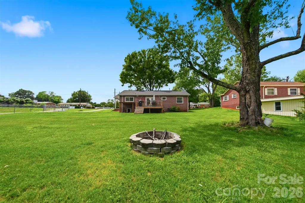 3526 16th Street NE Hickory NC 28601