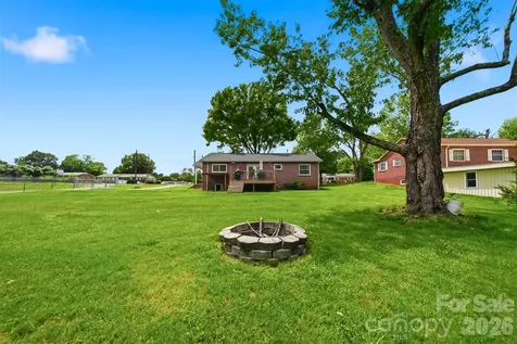 3526 16th Street NE Hickory NC 28601