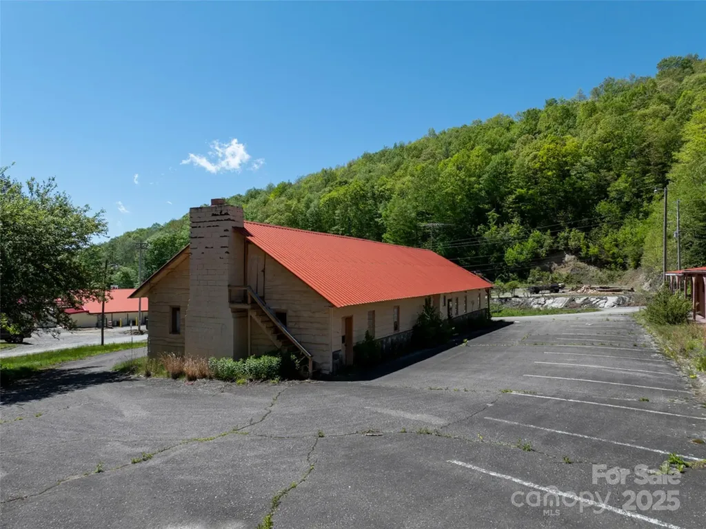 11242 Us 19 Highway Maggie Valley NC 28751