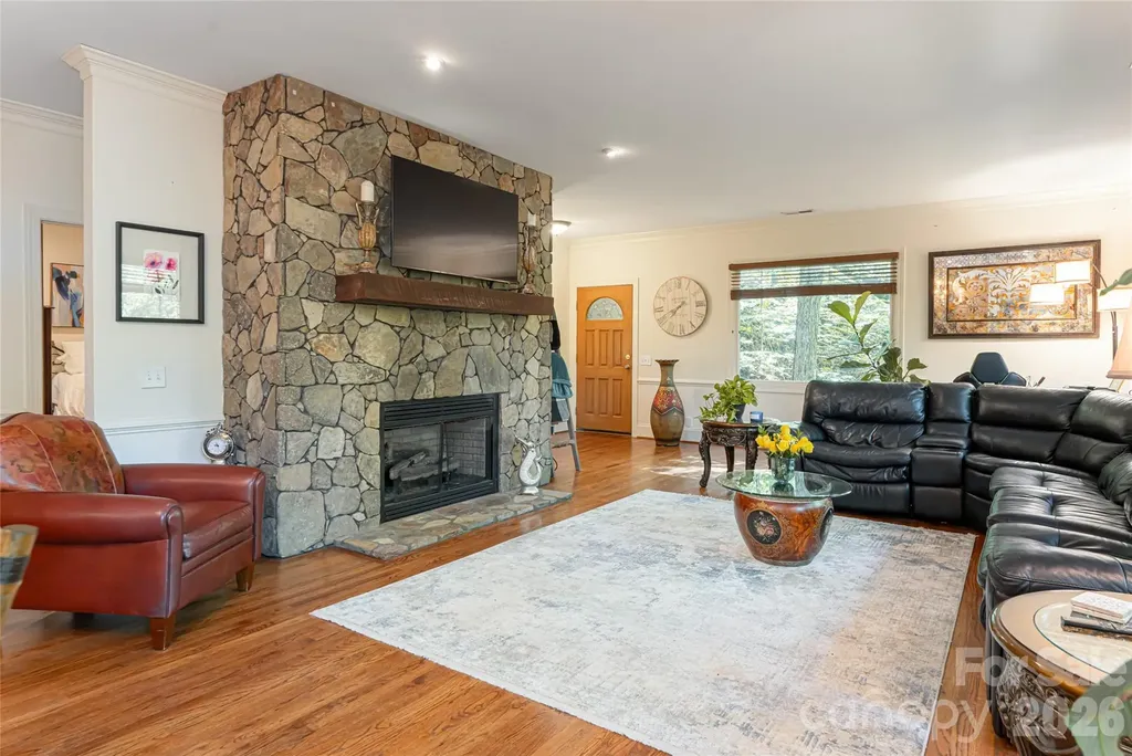 75 Cougar Lane Saluda NC 28773
